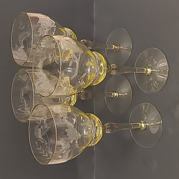 Set of 4 Vintage Etched Vaseline Glasses - Picture 6 of 17